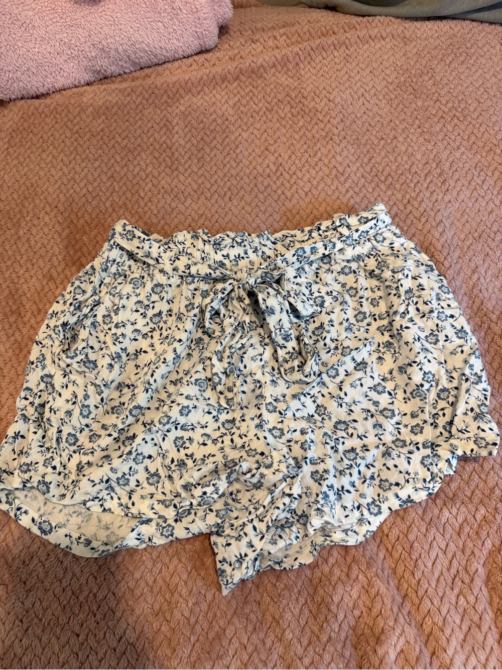 Hollister White High-Waist Floral Tie-Front Shorts with Blue Print